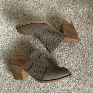 MAURICES closed toe clog/mule